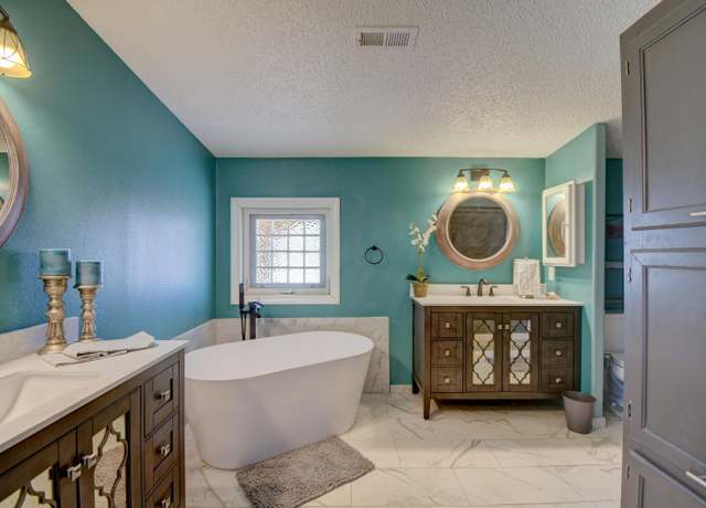 Property at 811 Fruta Rd NE, Rio Rancho, NM 87124, 4 beds, 3 baths