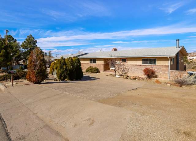 Property at 829 Stagecoach Rd SE, Albuquerque, NM 87123, 6 beds, 3.5 baths