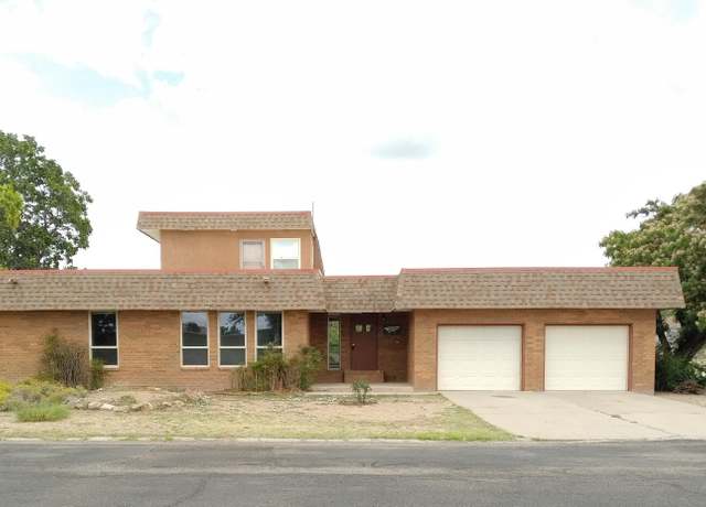 Property at 384 Don St SE, Los Lunas, NM 87031, 3 beds, 3 baths