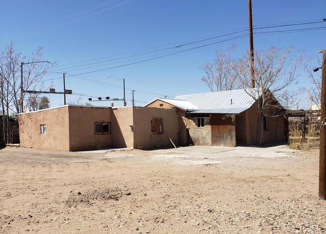Property at 2808 Arenal Rd SW, Albuquerque, NM 87105, 2 beds, 1 bath