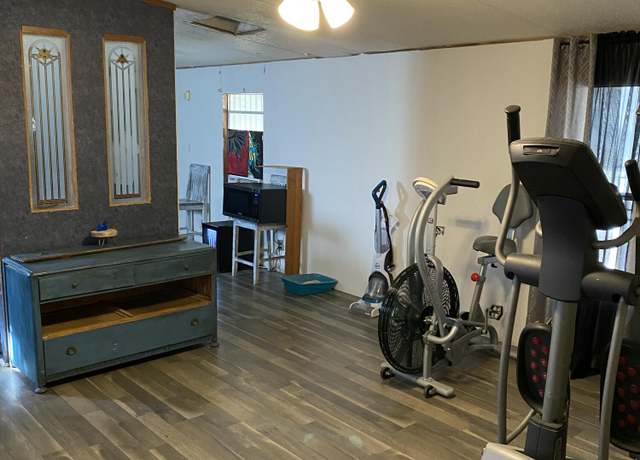 Property at 1735 Coors Blvd SW, Albuquerque, NM 87121, 3 beds, 2 baths