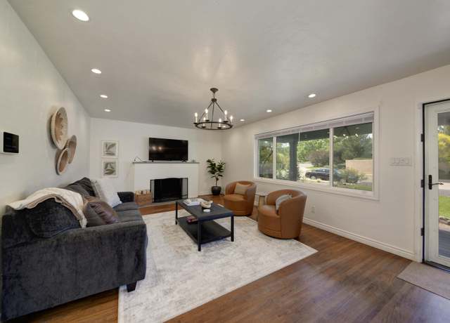 Property at 3615 La Hacienda Pl NE, Albuquerque, NM 87110, 3 beds, 3 baths