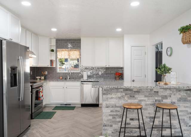 Property at 2424 Mesilla St NE, Albuquerque, NM 87110, 3 beds, 2 baths