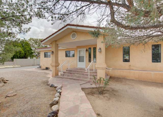 Property at 220 Camino Cinco SW, Albuquerque, NM 87105, 5 beds, 2.5 baths
