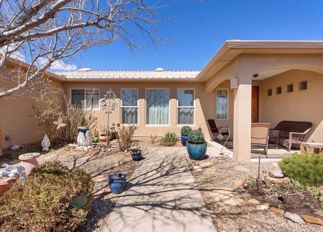 Property at 45 Washburn Ln, Edgewood, NM 87015, 3 beds, 3 baths