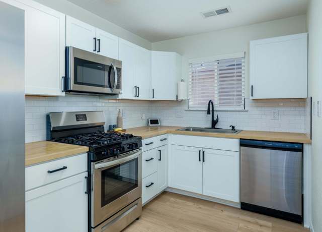 Property at 8009 Vista Estrella Ln SW, Albuquerque, NM 87121, 3 beds, 2 baths