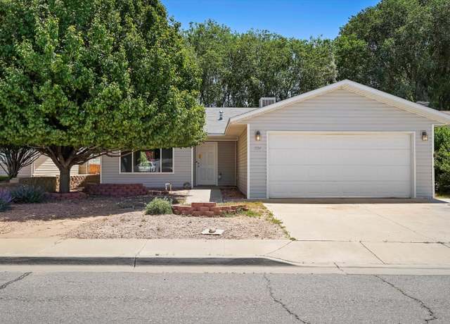 Property at 304 Valle Vista Dr, Farmington, NM 87401, 2 beds, 2 baths