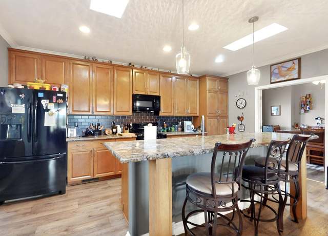Property at 2 Shire Ct, Edgewood, NM 87015, 3 beds, 2 baths