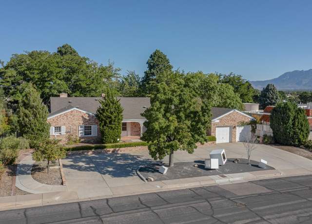 Property at 4401 Altura Ave NE, Albuquerque, NM 87110, 5 beds, 4.5 baths
