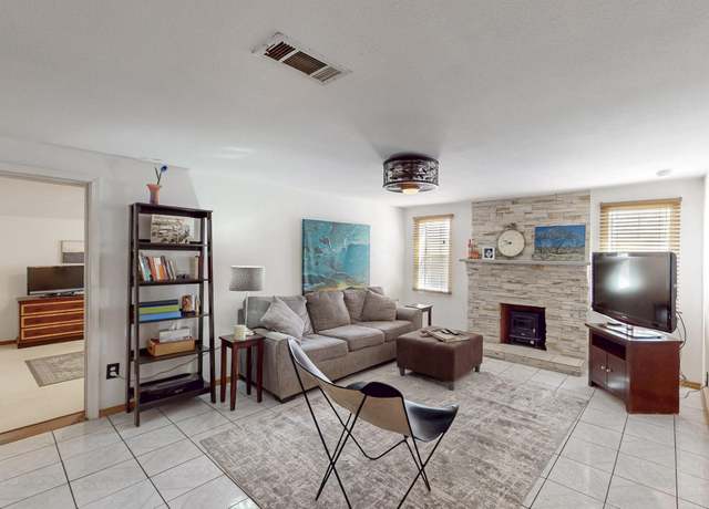 Property at 1533 Hooper Rd SW, Albuquerque, NM 87105, 4 beds, 3 baths