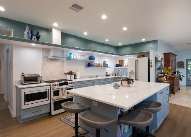 Property at 2700 Rio Grande Blvd NW, Albuquerque, NM 87104, 4 beds, 4 baths