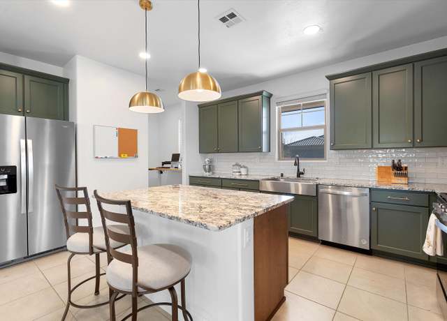 Property at 6052 Nauman Dr SE, Albuquerque, NM 87106, 3 beds, 2.5 baths
