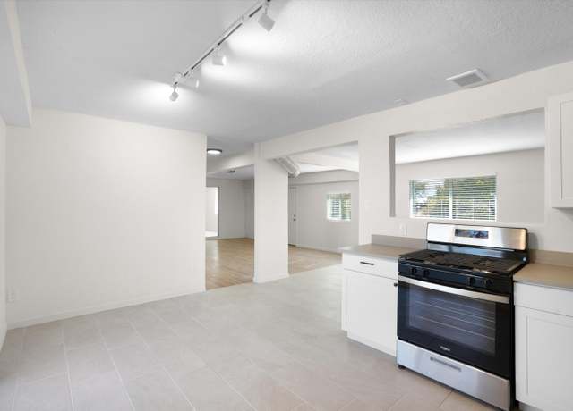 Property at 1615 Saunders Rd SW, Albuquerque, NM 87105, 6 beds, 2 baths