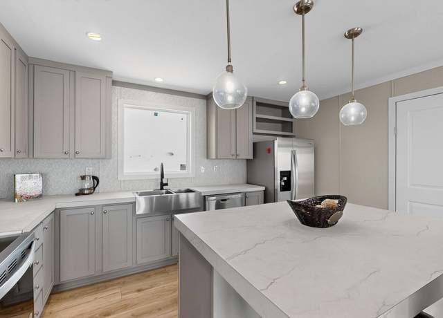 Property at 7 Calle SE, Edgewood, NM 87015, 4 beds, 2 baths
