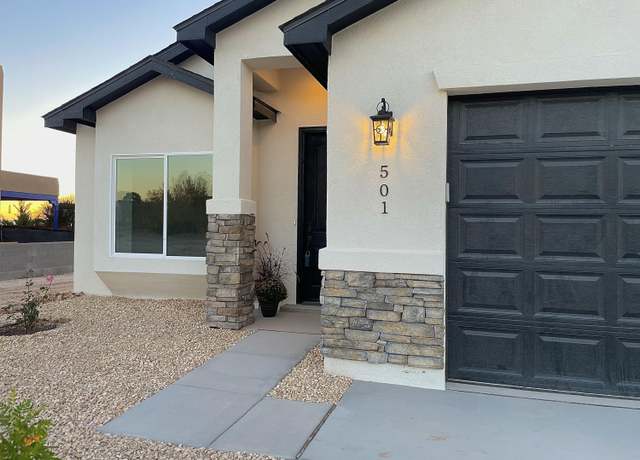 Property at 501 6th St NE, Rio Rancho, NM 87124, 3 beds, 2 baths