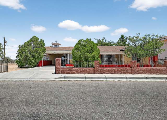 Property at 302 Crestview Dr SW, Albuquerque, NM 87105, 3 beds, 2 baths