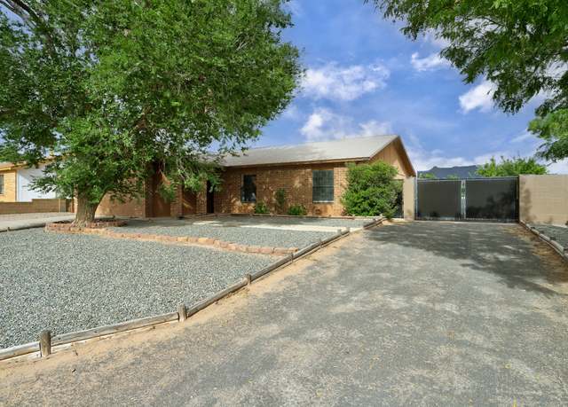 Property at 180 Sandstone Dr NE, Rio Rancho, NM 87124, 3 beds, 2 baths