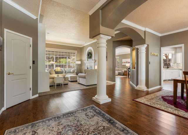 Property at 5825 Mimosa Pl NE, Albuquerque, NM 87111, 3 beds, 2.5 baths