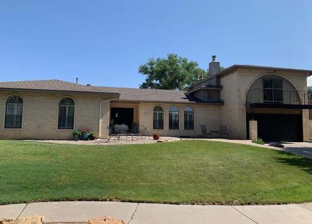Property at 9815 Tanoan Dr NE, Albuquerque, NM 87111, 4 beds, 2.5 baths