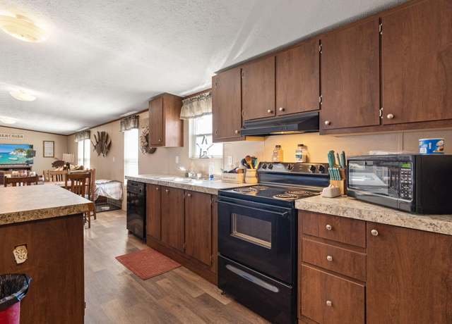 Property at 237 Madrid Ave, Moriarty, NM 87035, 3 beds, 2 baths