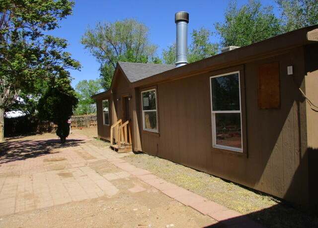 Property at 707 Mountain View Dr, Bernalillo, NM 87004, 3 beds, 2 baths