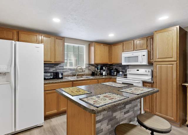 Property at 412 Utah St NE, Albuquerque, NM 87108, 2 beds, 1 bath