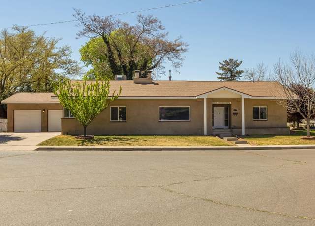 Property at 1215 Solano Dr NE, Albuquerque, NM 87110, 3 beds, 2 baths