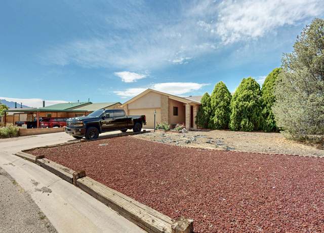 Property at 6242 Roadrunner Loop NE, Rio Rancho, NM 87144, 3 beds, 2 baths