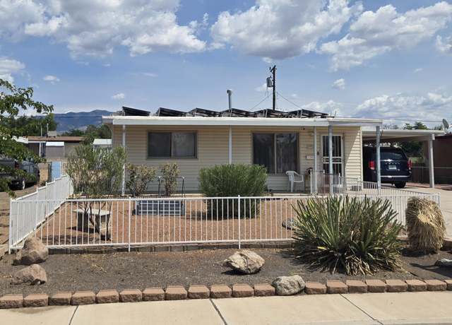 Property at 2720 Dakota St NE, Albuquerque, NM 87110, 3 beds, 1 bath