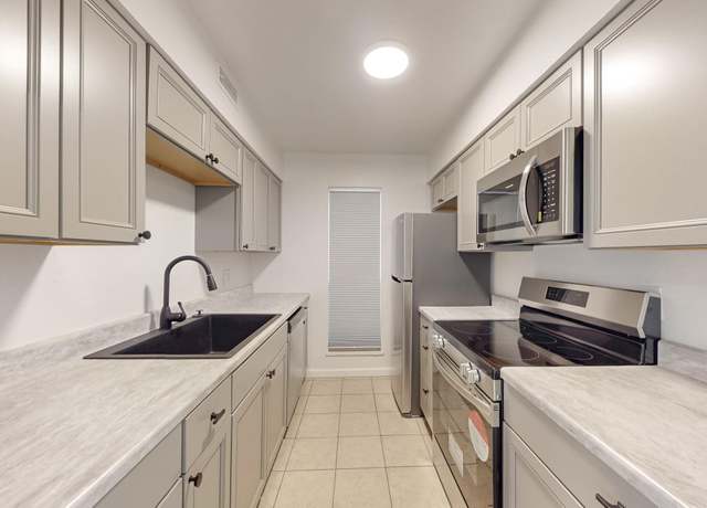 Property at 1601 Pennsylvania St NE Unit E5, Albuquerque, NM 87110, 1 bed, 1 bath