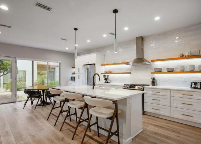 Property at 220 Aliso Dr SE, Albuquerque, NM 87108, 3 beds, 2.5 baths