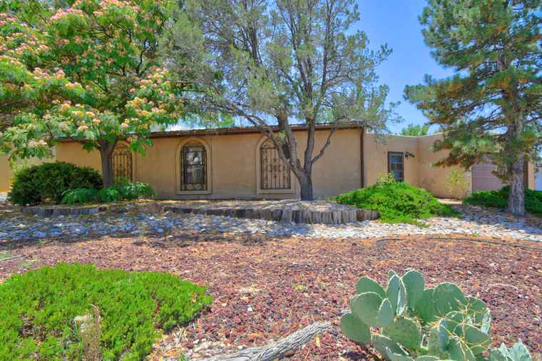 Photo of 9004 Natalie Ave NE Albuquerque, NM 87111
