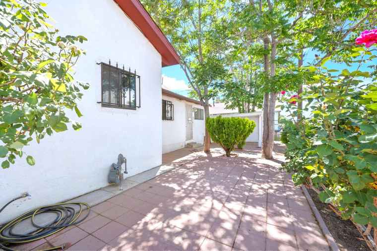 Photo of 108 Phoenix Ave NW Albuquerque, NM 87107