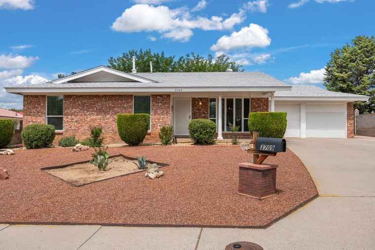 Photo of 3709 Chelwood Dr NE Albuquerque, NM 87111