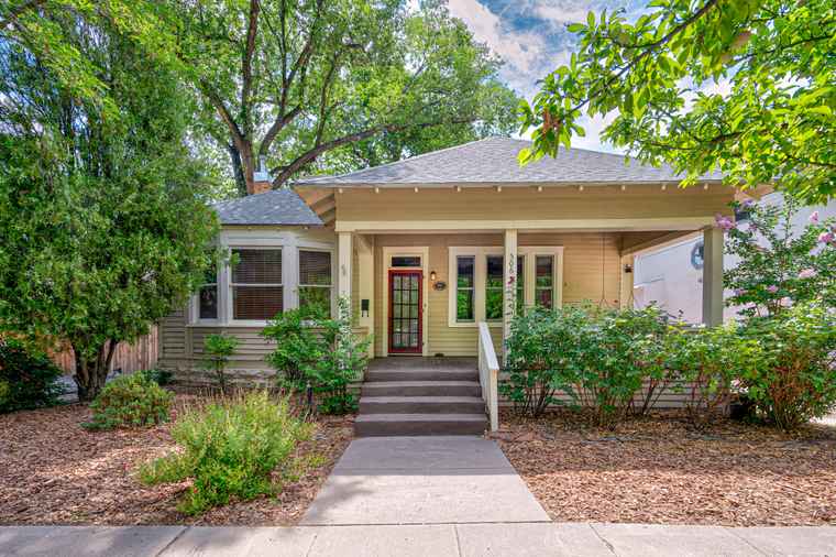Photo of 506 11th St NW Albuquerque, NM 87102
