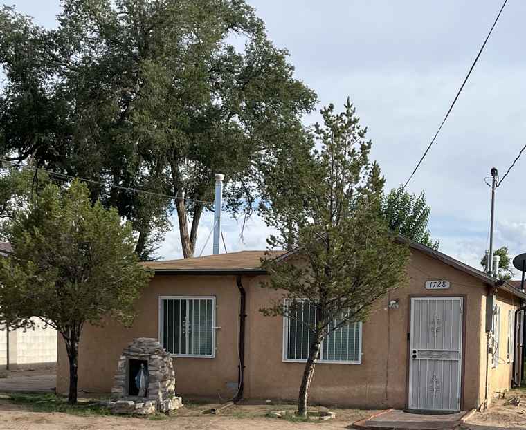 Photo of 1728 Valley Rd SW Albuquerque, NM 87105