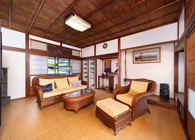 Property at 36 Komohana St, Hilo, HI 96720, 7 beds, 4 baths