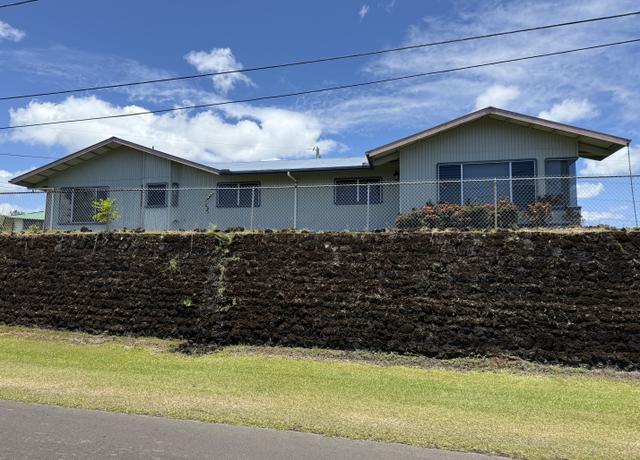 Property at 1572 Kaupili Pl, Hilo, HI 96720, 3 beds, 2.5 baths