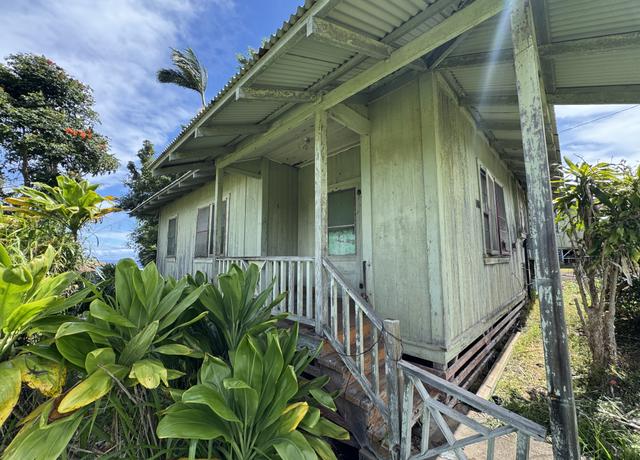 Property at 39-3222 Kukui Village Rd, Ookala, HI 96774, 3 beds, 1 bath