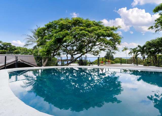 Property at 78-6781 Walua Rd, Kailua-kona, HI 96740, 4 beds, 2 baths