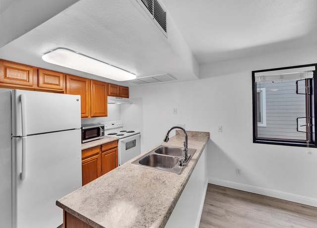 Property at 75-5748 Alahou St Unit 1B, Kailua-kona, HI 96740, 2 beds, 1 bath