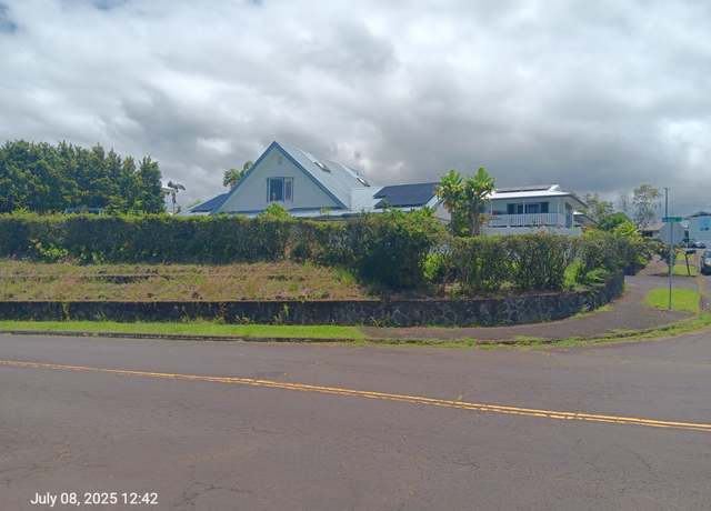 Property at 433 Kaanini St, Hilo, HI 96720, 4 beds, 2.5 baths