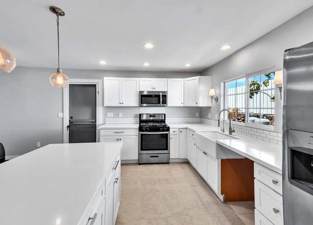 Property at 68-3521 Makuahine St, Waikoloa, HI 96738, 5 beds, 2 baths