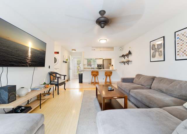 Property at 75-6081 Alii Dr Unit D104, Kailua-kona, HI 96740, 3 beds, 2 baths