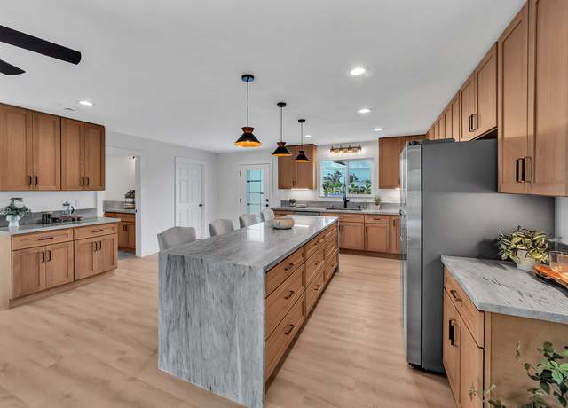Property at 15-1698 18th Ave, Keaau, HI 96749, 3 beds, 3.5 baths