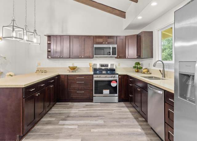 Property at 15-2060 29th Ave, Keaau, HI 96749, 3 beds, 2 baths