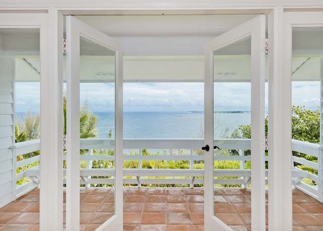 Property at 724-B Wainaku St, Hilo, HI 96720, 3 beds, 2.5 baths