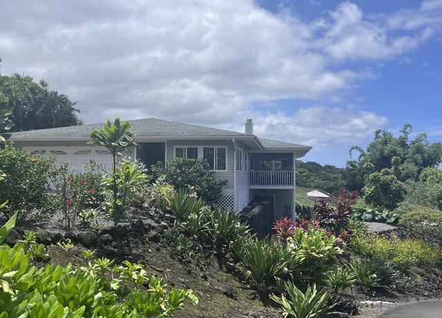 Property at 76-973 Aeo St, Kailua-kona, HI 96740, 3 beds, 3 baths