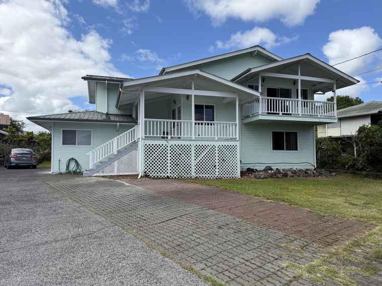 Photo of 879 Waianuenue Ave Hilo, HI 96720