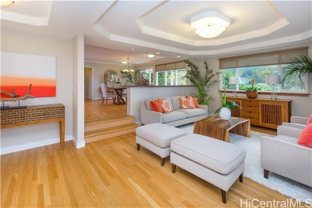 121 Waokanaka Pl, Honolulu, HI 96817